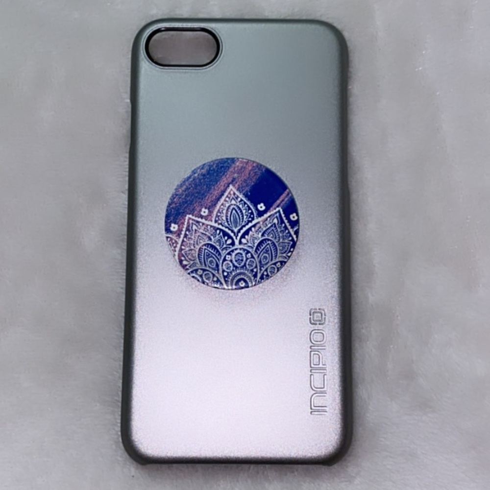 selling a silver grayish iPhone 6 iPhone 7 case